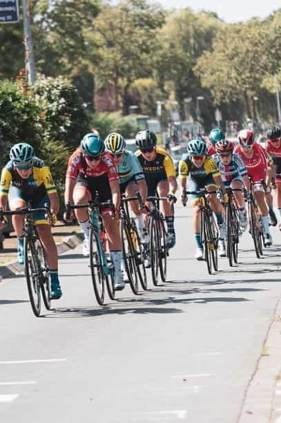 The peloton of a cycling race.